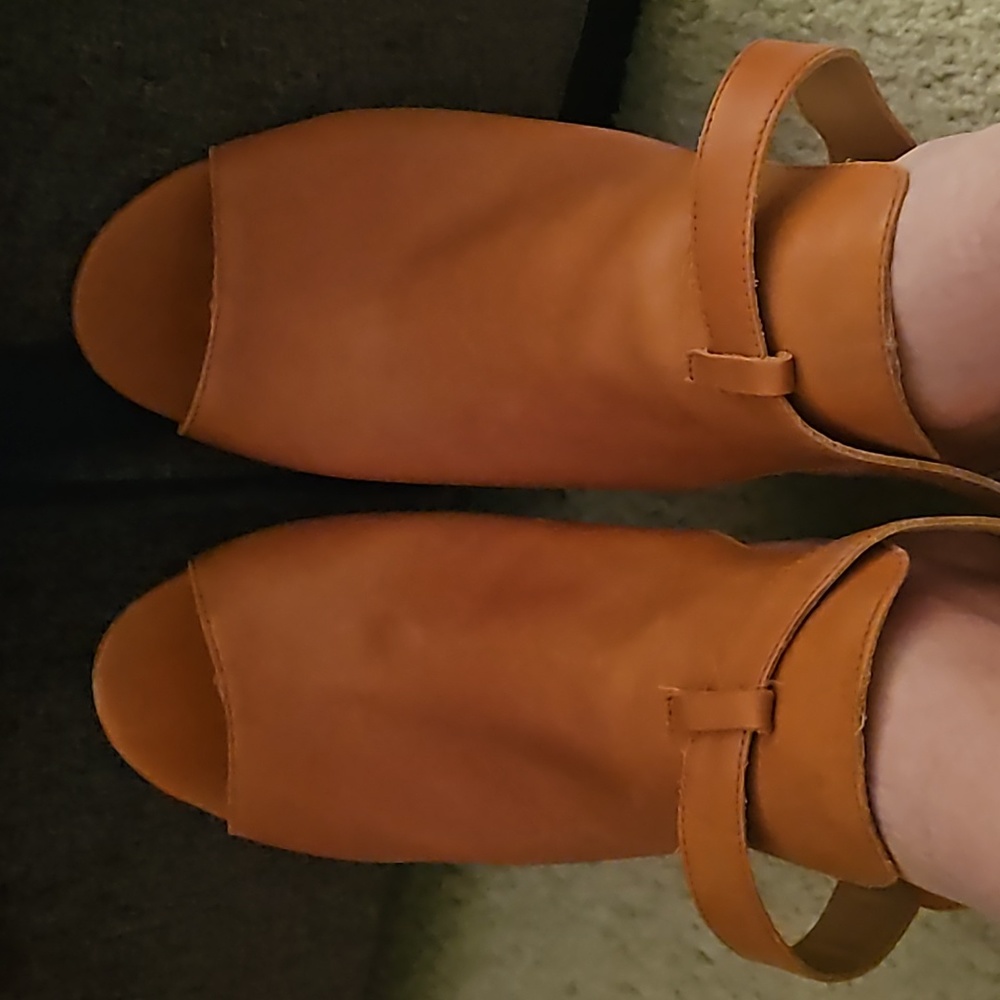 Women's dress sandals